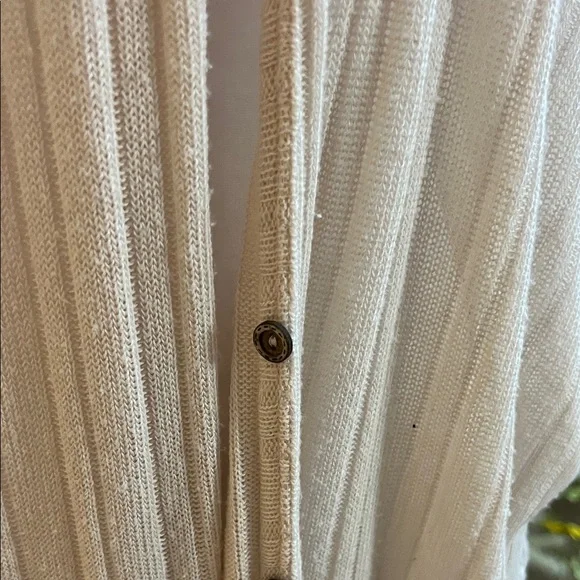 Cream Button-Front Cardigan (R) - Picture 3 of 7